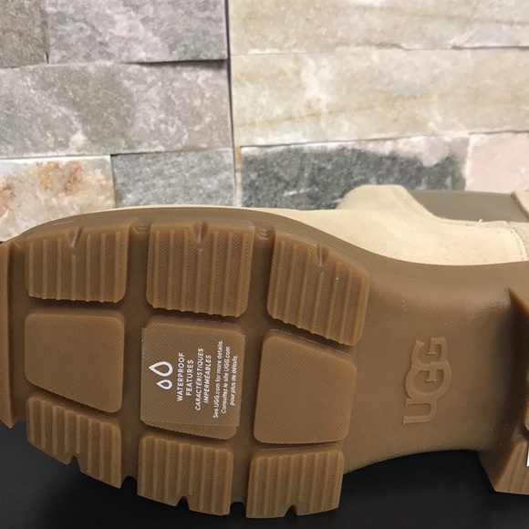 🎁 UGG Ashton Chelsea Suede Ankle Boot - Picture 7 of 16